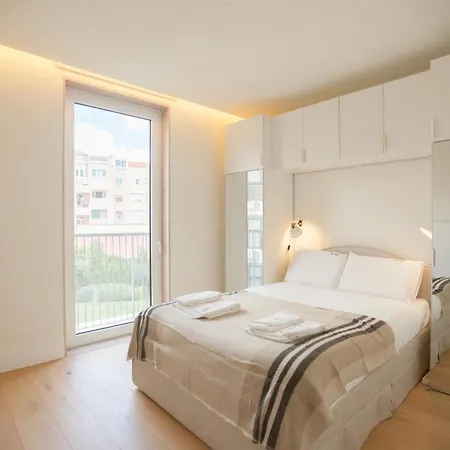 Flh Arroios Elegant Retreat With Pool & Parking Appartement